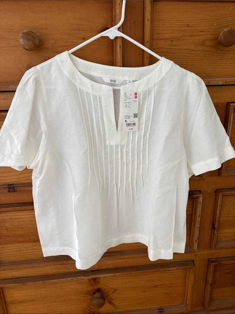 Uniqlo Off White Pintuck Linen Split-Neck Blouse